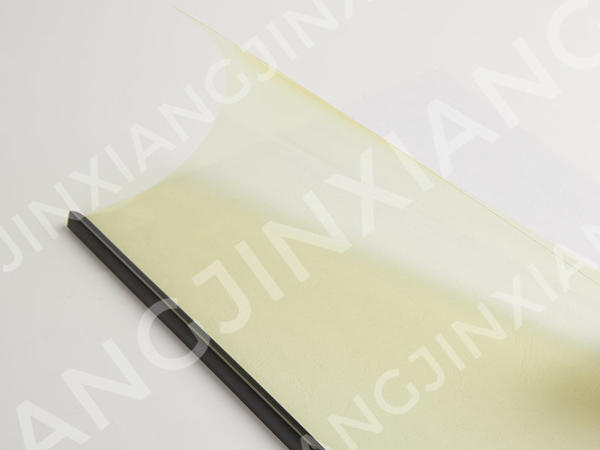 ¿Cuáles son las propiedades físicas clave que hacen que la película transparente de PVC sea adecuada para portadas de libros?